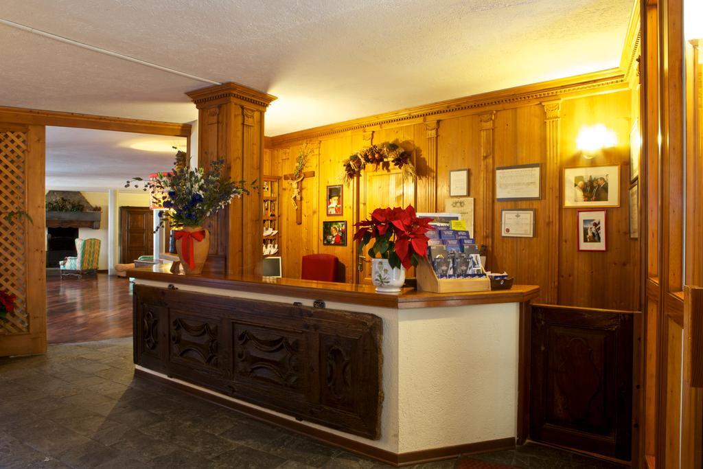 Hotel Dolonne Курмайор Екстер'єр фото